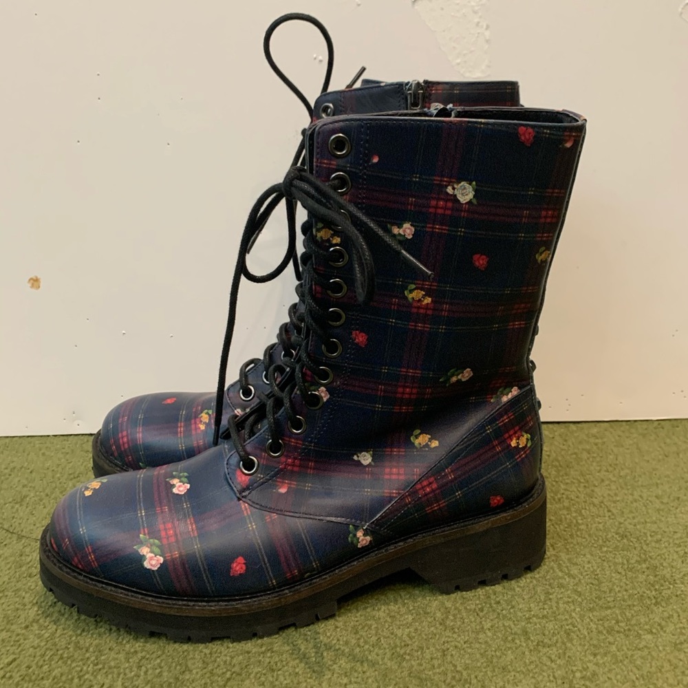 One of a kind Nicole Miller floral combat boot